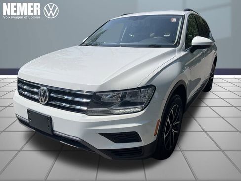 Used 2021 Volkswagen Tiguan SE image 1