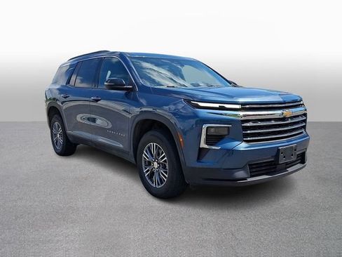 Used 2026 Chevrolet Traverse LT AWD/4WD image 3