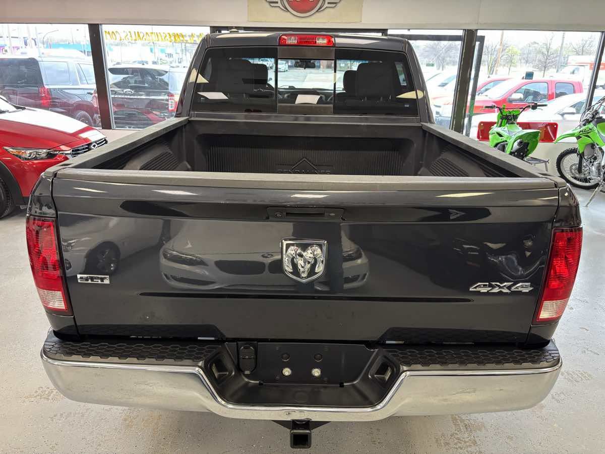 Used 2018 RAM 1500 Classic SLT AWD/4WD image 10