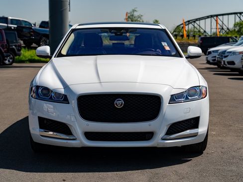 Used 2018 Jaguar XF Prestige image 3