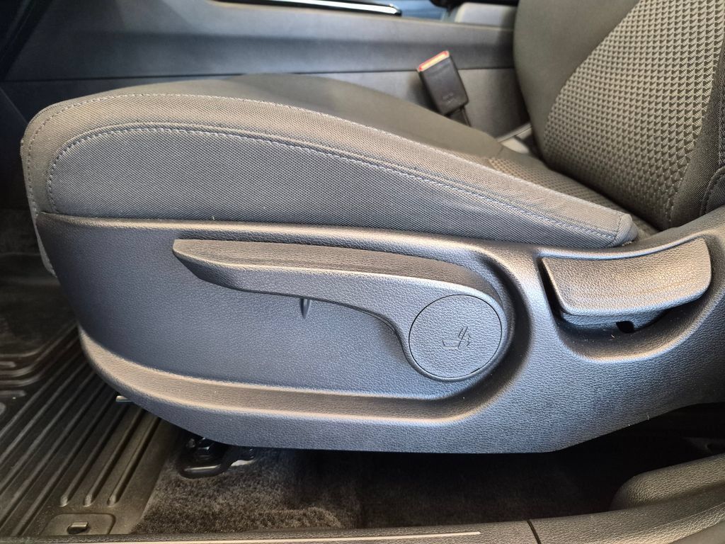 Used 2023 Kia Sportage LX AWD/4WD image 16