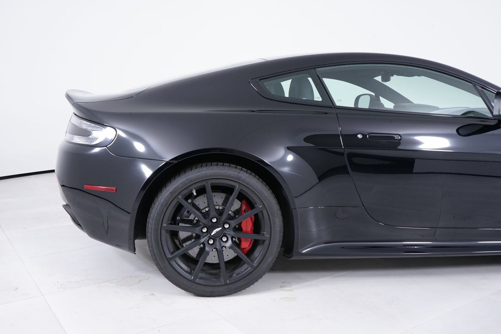 Used 2015 Aston Martin V12 Vantage S RWD image 13