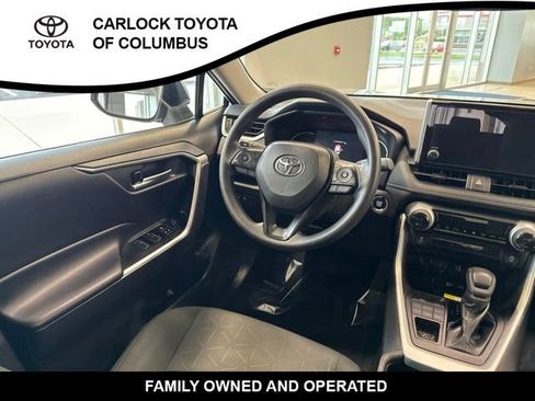Used 2025 Toyota RAV4 XLE AWD/4WD image 18