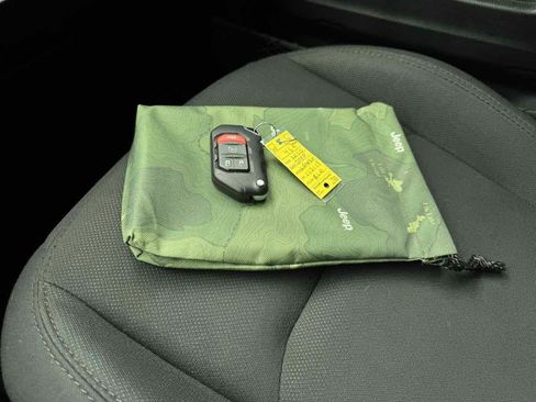 Used 2020 Jeep Wrangler Unlimited Sport S image 33