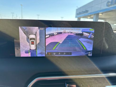 Used 2025 Nissan Armada SL w/ Captain's Chari Seat Package image 32