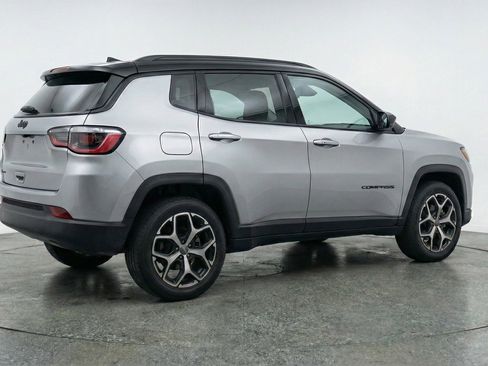 Used 2025 Jeep Compass Limited image 9