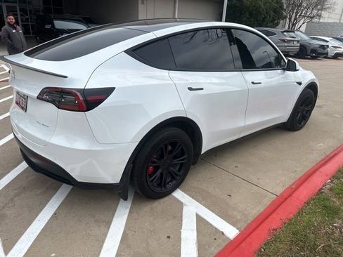 Used 2022 Tesla Model Y Long Range image 3