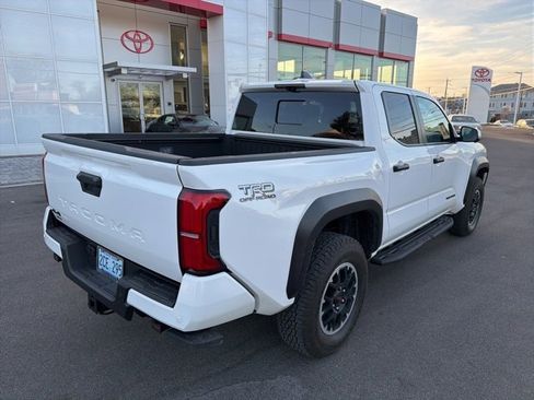Used 2025 Toyota Tacoma TRD Off-Road image 3