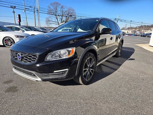 Used 2017 Volvo V60 T5 Cross Country w/ Convenience Package image 7