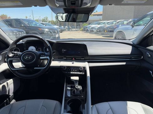 Used 2025 Hyundai Elantra Limited FWD image 34