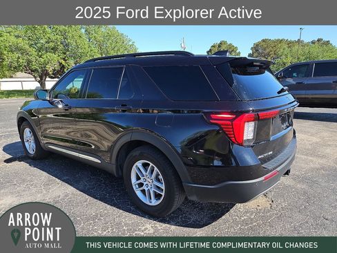 Used 2025 Ford Explorer Active w/ Active Comfort Package RWD image 8