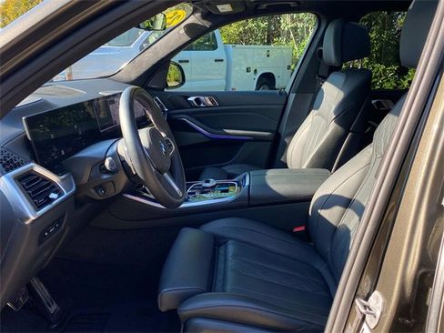 Used 2025 BMW X5 M60i w/ Executive Package image 11