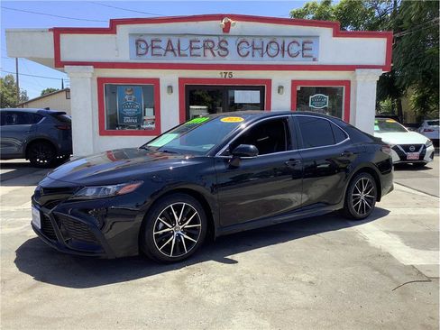 Used 2022 Toyota Camry SE w/ Convenience Package FWD image 1
