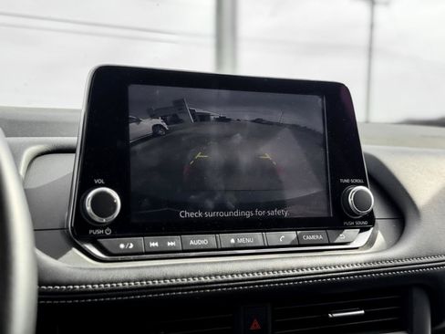 Used 2025 Nissan Rogue SV FWD image 18