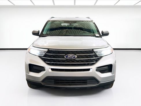 Used 2022 Ford Explorer XLT image 2
