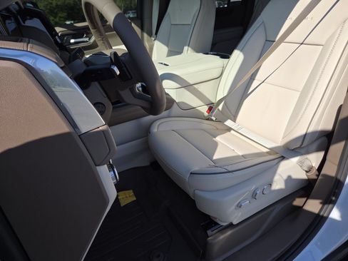 New 2026 GMC Yukon XL Denali w/ LPO, Floor Liner Package AWD/4WD image 30