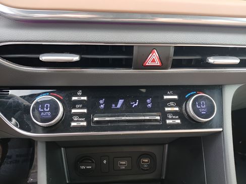 Used 2020 Hyundai Sonata Limited w/ Preferred Accessory Package FWD image 17