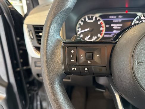 Used 2023 Nissan Rogue SV AWD/4WD image 18