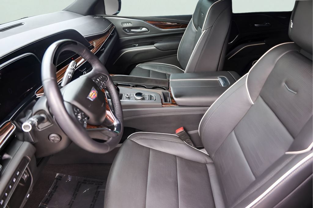 Used 2024 Cadillac Escalade Premium Luxury AWD/4WD image 12