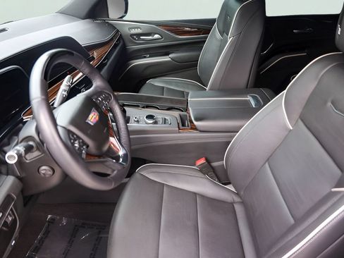 Used 2024 Cadillac Escalade Premium Luxury AWD/4WD image 12