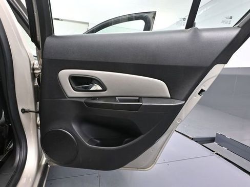 Used 2013 Chevrolet Cruze LS FWD image 35