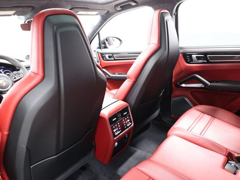 Used 2021 Porsche Cayenne Turbo S AWD/4WD image 67