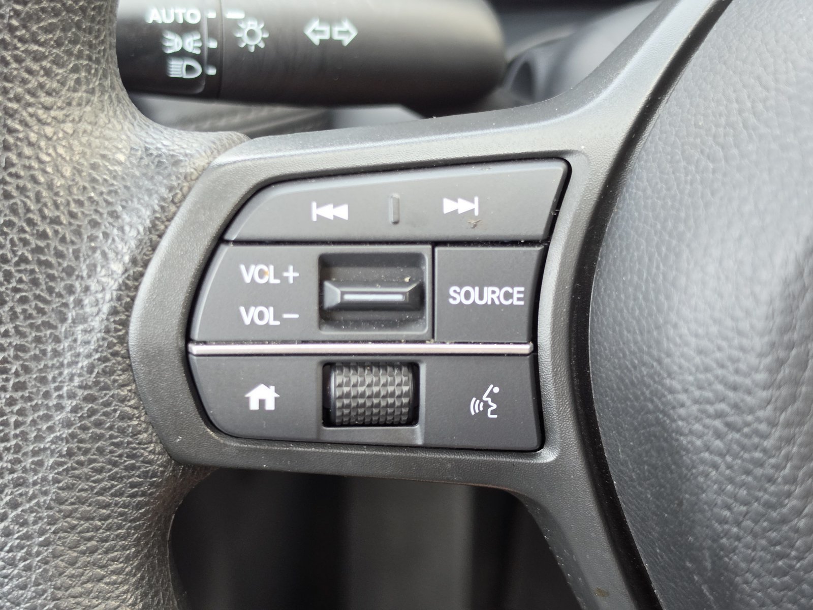 Used 2025 Honda HR-V LX image 17