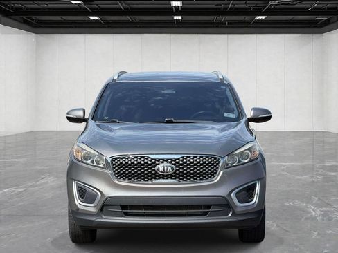 Used 2018 Kia Sorento FWD image 2