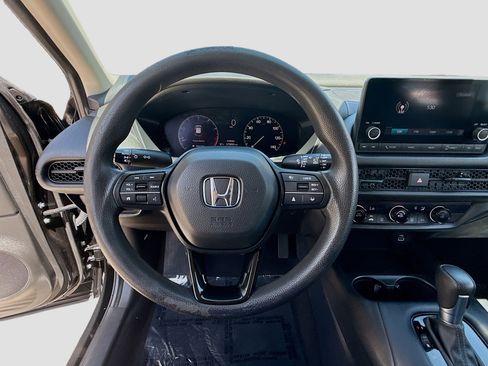 Used 2024 Honda HR-V LX image 10