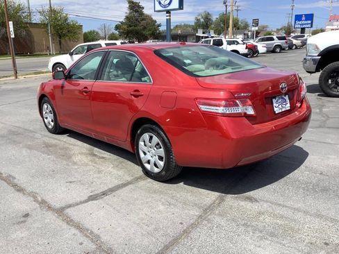 Used 2010 Toyota Camry LE FWD image 16