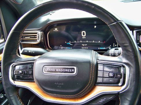 Used 2022 Jeep Grand Wagoneer Series III w/ Rear Seat Video Group 1 image 24