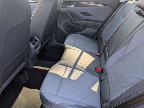 Used 2025 Volkswagen Tiguan SE w/ Panoramic Sunroof Package AWD/4WD image 27