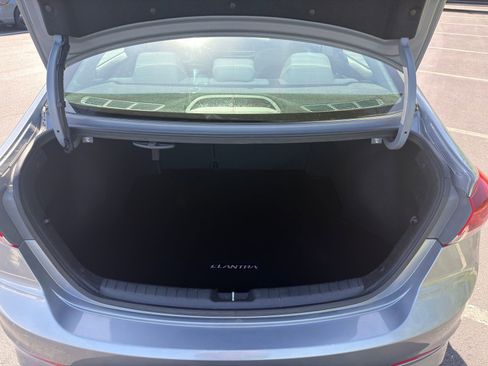 Used 2017 Hyundai Elantra SE FWD image 27