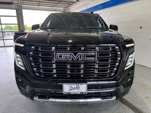 Used 2025 GMC Yukon Denali Ultimate AWD/4WD image 3