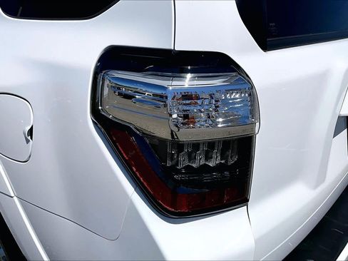 Used 2022 Toyota 4Runner SR5 Premium w/ Moonroof Package RWD image 28