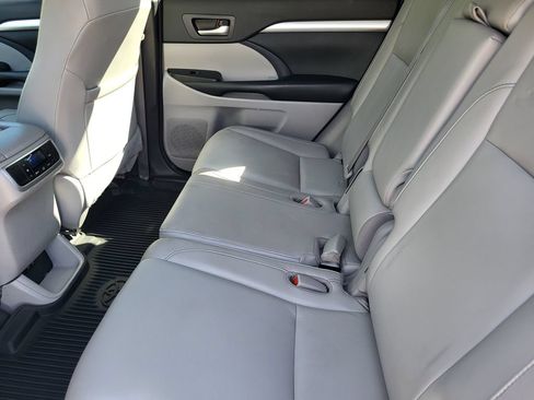 Used 2018 Toyota Highlander XLE FWD image 27