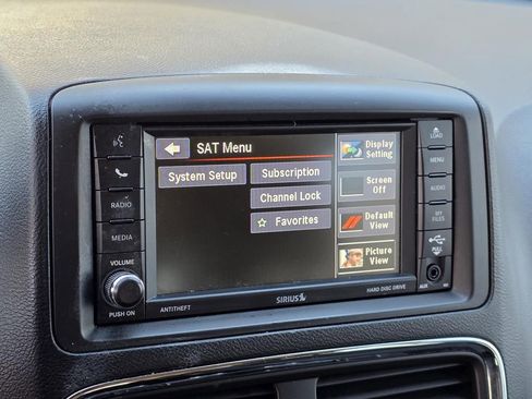 Used 2019 Dodge Grand Caravan SE w/ UConnect Hands-Free Group image 14