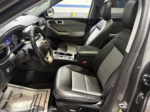 Certified 2022 Ford Explorer XLT w/ Equipment Group 202A image 10