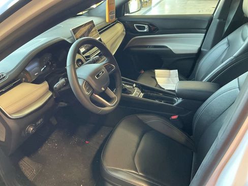 Used 2025 Jeep Compass Limited AWD/4WD image 4