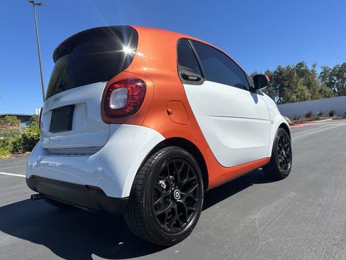 Used 2016 smart fortwo passion image 4