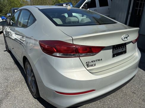 Used 2017 Hyundai Elantra SE w/ SE A/T Tech Package 03 image 6