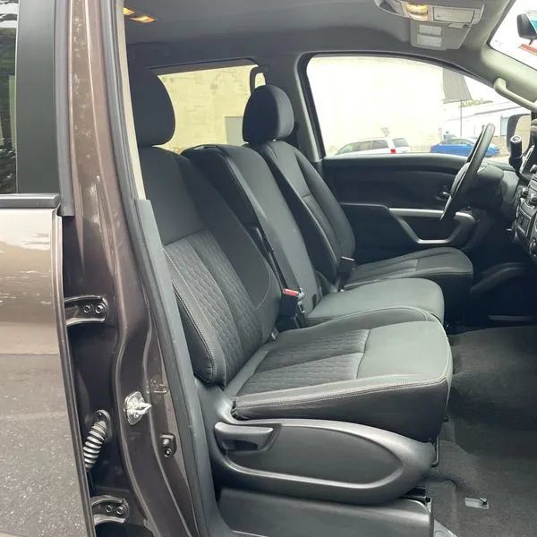 Used 2018 Nissan Titan SV AWD/4WD image 21