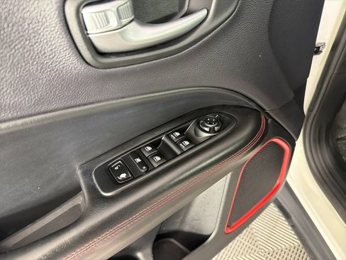 Used 2018 Jeep Compass Trailhawk w/ Leather Interior Group AWD/4WD image 19