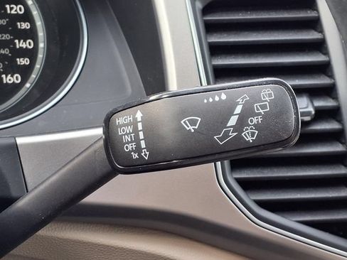 Used 2019 Volkswagen Atlas SE FWD image 18