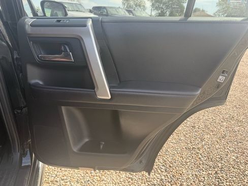 Used 2018 Toyota 4Runner Limited AWD/4WD image 19