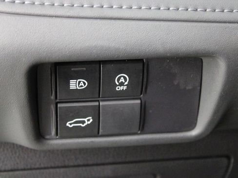 Used 2023 Toyota Highlander XLE FWD image 23