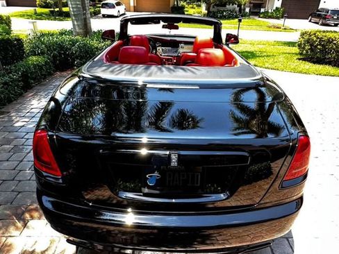 Used 2018 Rolls-Royce Dawn RWD image 3