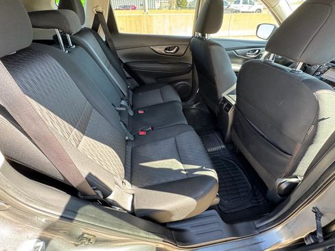 Used 2017 Nissan Rogue SV w/ SV Premium Package image 11