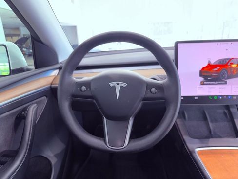 Used 2023 Tesla Model Y Long Range AWD/4WD image 18