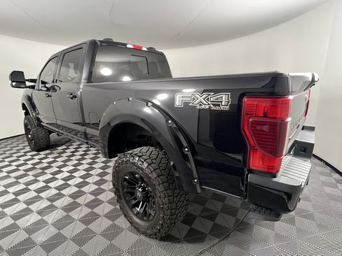 Used 2022 Ford F250 Lariat w/ Black Appearance Package AWD/4WD image 10